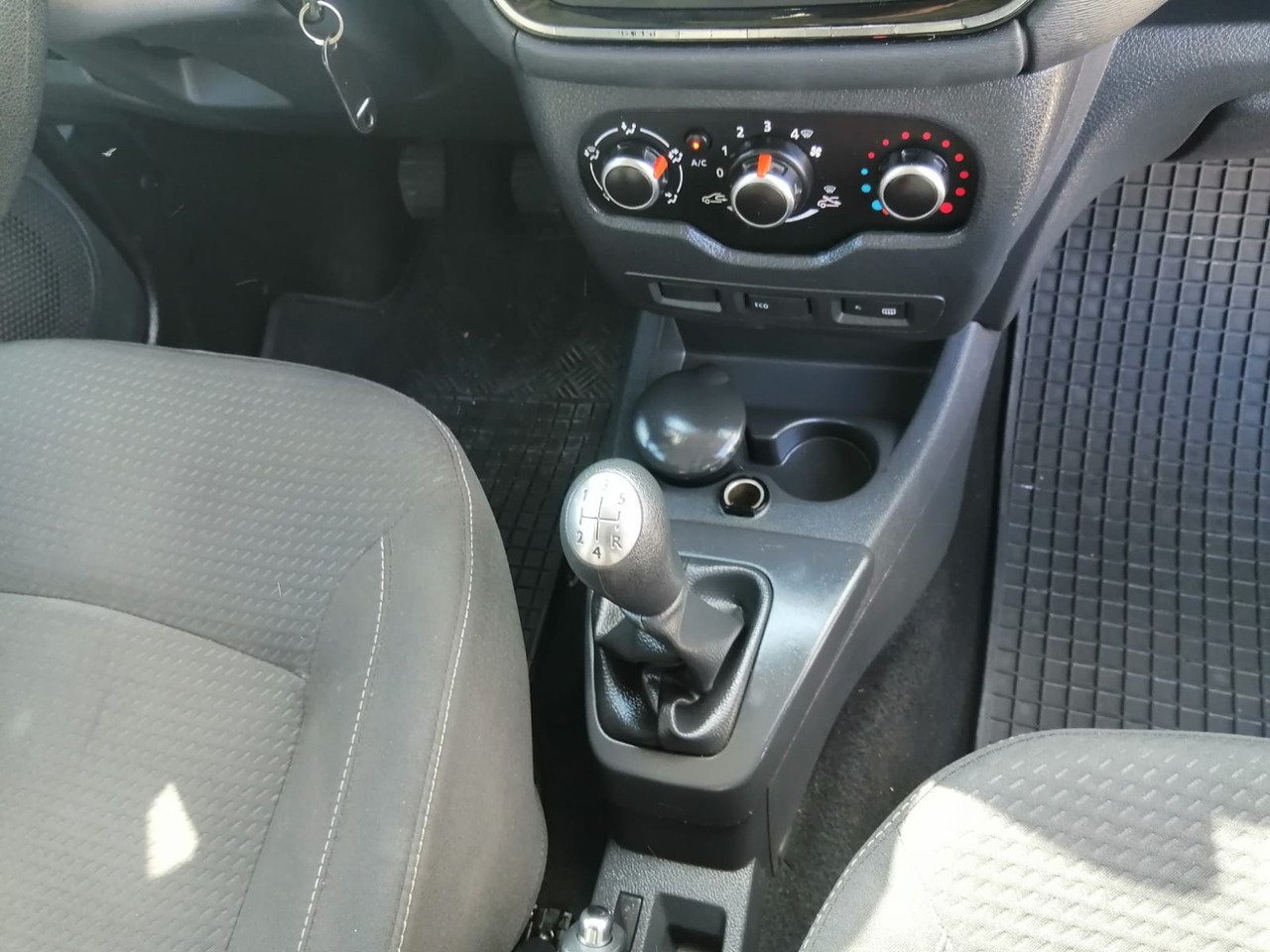 Carrinha cabine dupla DACIA Dokker 1,6 sCE Comfort Benzina/GPL, TOP !!!: foto 10 Carrinha cabine dupla DACIA Dokker 1,6 sCE Comfort Benzina/GPL, TOP !!!: foto 10