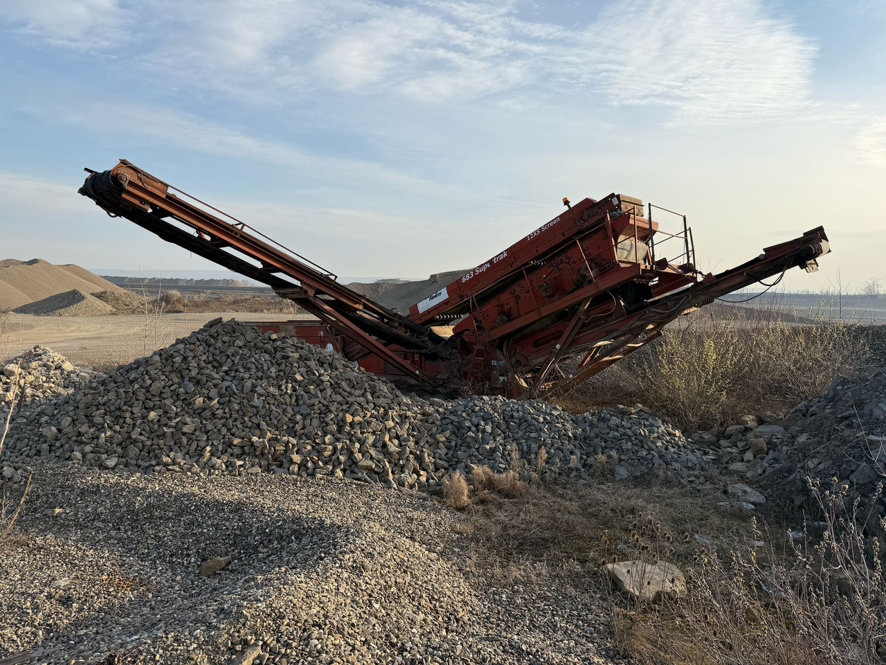 FINLAY 683 SUPERTRAK MOBILE SORTING STATION - Peneira vibratória: foto 1 FINLAY 683 SUPERTRAK MOBILE SORTING STATION - Peneira vibratória: foto 1