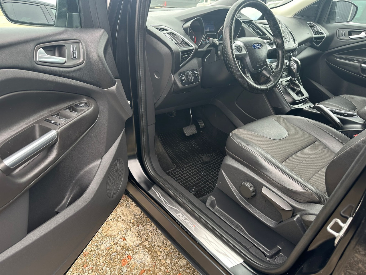 FORD KUGA TITANIUM - SUV: foto 3 FORD KUGA TITANIUM - SUV: foto 3