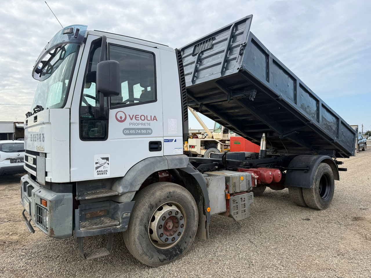 IVECO EUROTRAKKER TIPPER - Camião basculante: foto 5 IVECO EUROTRAKKER TIPPER - Camião basculante: foto 5