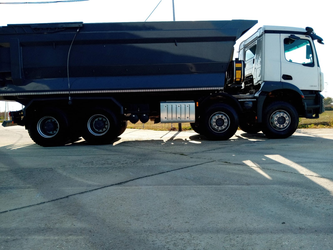 Mercedes-Benz Arocs 42.40 8×4 Basculanta/Tipper/Kipper Heavy Duty, TOP !!! - Camião basculante: foto 3 Mercedes-Benz Arocs 42.40 8×4 Basculanta/Tipper/Kipper Heavy Duty, TOP !!! - Camião basculante: foto 3