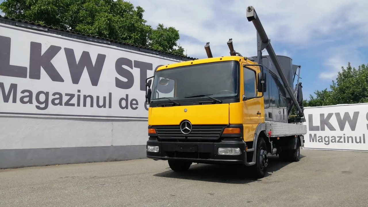 Mercedes-Benz Atego & Gmelin Animal Feed Mill and Mixer/FNC - Equipamento de gado: foto 1 Mercedes-Benz Atego & Gmelin Animal Feed Mill and Mixer/FNC - Equipamento de gado: foto 1