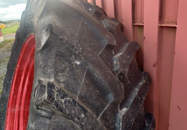 Fendt Takarenkaat 650/65R42 vanteineen - Pneu por Trator: foto 5 Fendt Takarenkaat 650/65R42 vanteineen - Pneu por Trator: foto 5