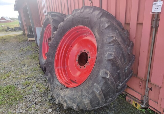 Fendt Takarenkaat 650/65R42 vanteineen - Pneu por Trator: foto 4 Fendt Takarenkaat 650/65R42 vanteineen - Pneu por Trator: foto 4