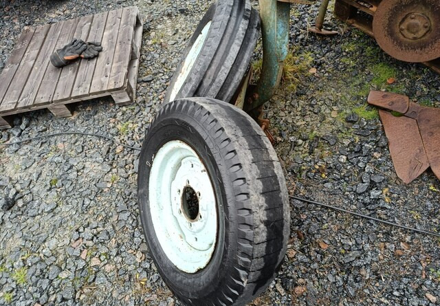 Fordson Diesel Major eturenkaat - Pneu por Trator: foto 2 Fordson Diesel Major eturenkaat - Pneu por Trator: foto 2