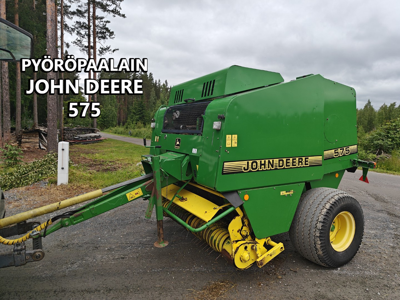 JOHN DEERE Pyöröpaalain 575 - Enfardadeira de fardos redondos: foto 1 JOHN DEERE Pyöröpaalain 575 - Enfardadeira de fardos redondos: foto 1