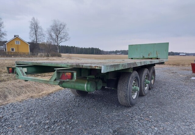 Jalkalavakärry 3-akselinen ilma-alustainen. - Reboque plataforma/ Caixa aberta: foto 3 Jalkalavakärry 3-akselinen ilma-alustainen. - Reboque plataforma/ Caixa aberta: foto 3