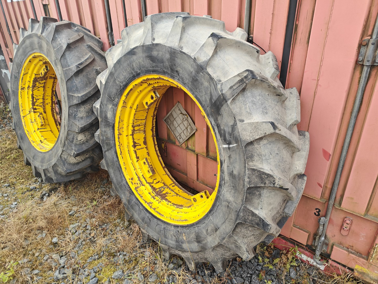 MICHELIN 18.4R38 traktorin renkaat - Jantes e pneus por Trator: foto 2 MICHELIN 18.4R38 traktorin renkaat - Jantes e pneus por Trator: foto 2