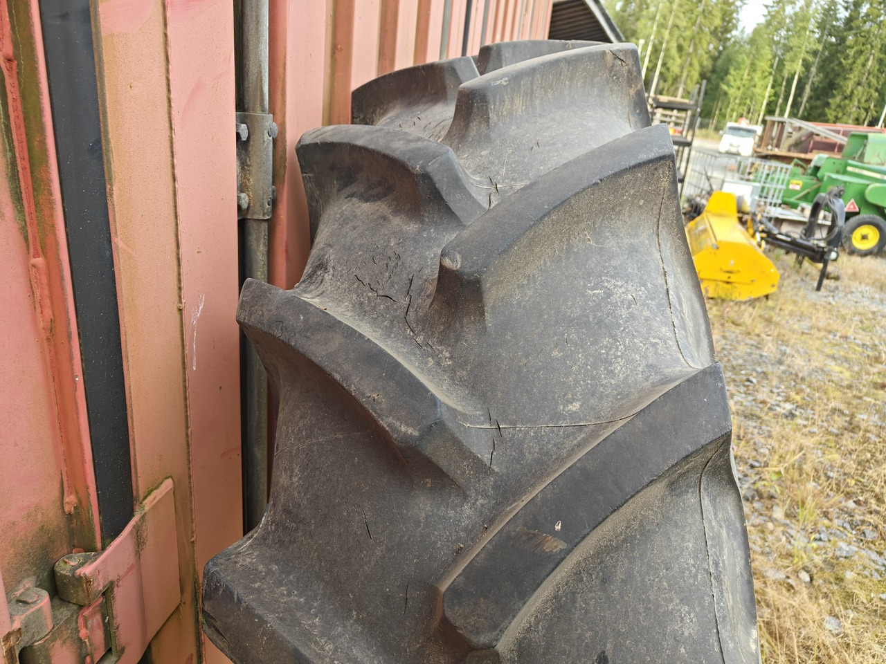 MICHELIN 18.4R38 traktorin renkaat - Jantes e pneus por Trator: foto 4 MICHELIN 18.4R38 traktorin renkaat - Jantes e pneus por Trator: foto 4