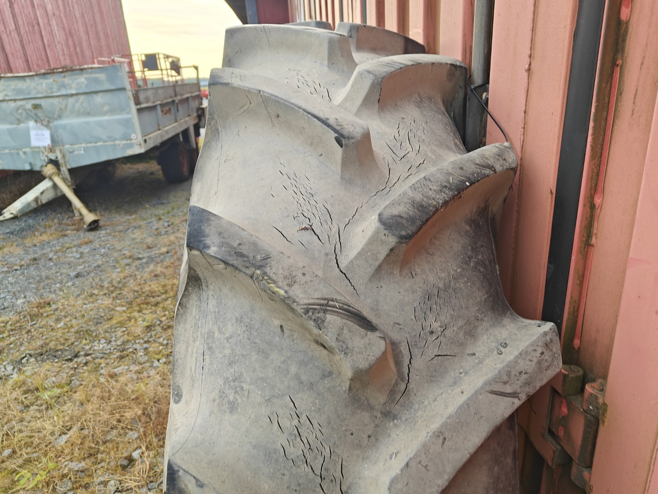 MICHELIN 18.4R38 traktorin renkaat - Jantes e pneus por Trator: foto 5 MICHELIN 18.4R38 traktorin renkaat - Jantes e pneus por Trator: foto 5