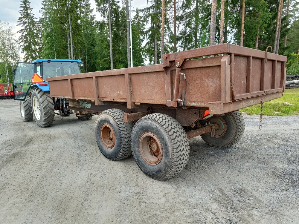 Maansiirtokärry 2-akselinen Hydraulisella takalaidalla, katso video! - Reboque basculante agrícola: foto 3 Maansiirtokärry 2-akselinen Hydraulisella takalaidalla, katso video! - Reboque basculante agrícola: foto 3
