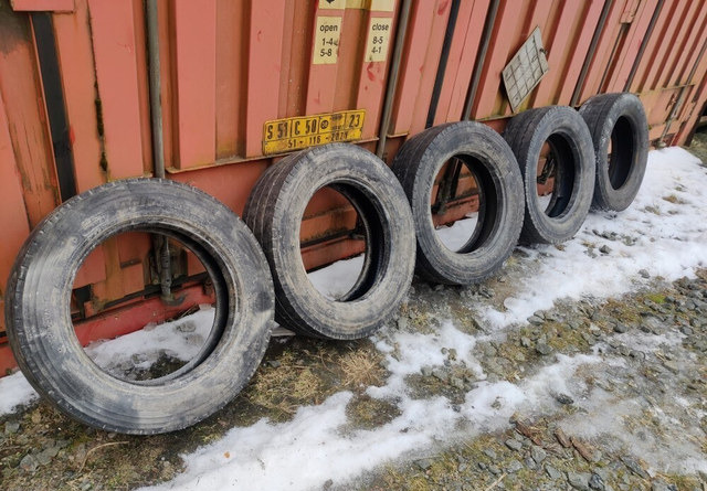 Renkaat 5 kpl koko 205/65R17.5 - Pneu por Máquina agrícola: foto 1 Renkaat 5 kpl koko 205/65R17.5 - Pneu por Máquina agrícola: foto 1