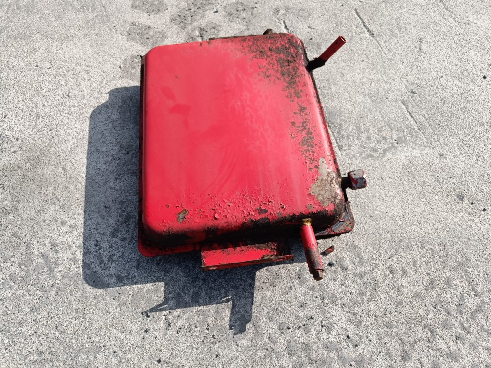 Sampo 410 hydrauliikkaöljysäiliö - Tanque hidráulico por Ceifeira debulhadora: foto 3 Sampo 410 hydrauliikkaöljysäiliö - Tanque hidráulico por Ceifeira debulhadora: foto 3