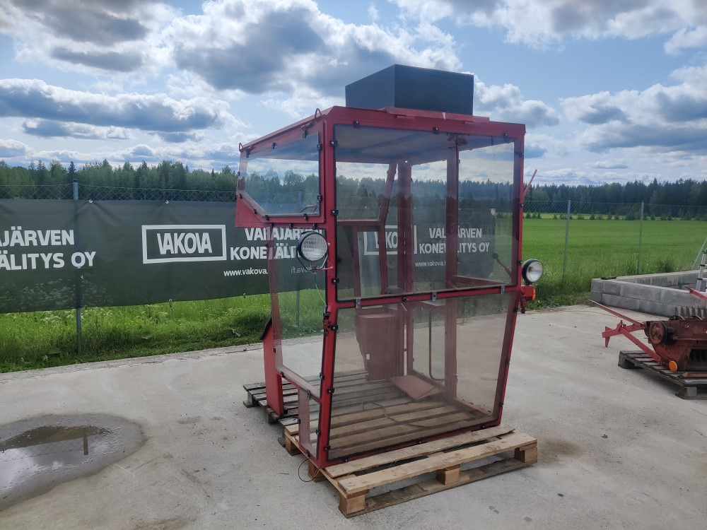 Sampo 410 leikkuupuimurin hytti, tummennetut lasit - Cabine por Ceifeira debulhadora: foto 2 Sampo 410 leikkuupuimurin hytti, tummennetut lasit - Cabine por Ceifeira debulhadora: foto 2