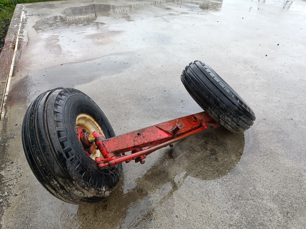 Sampo 410 leikkuupuimurin täydellinen taka-akseli - Eixo traseiro por Ceifeira debulhadora: foto 1 Sampo 410 leikkuupuimurin täydellinen taka-akseli - Eixo traseiro por Ceifeira debulhadora: foto 1