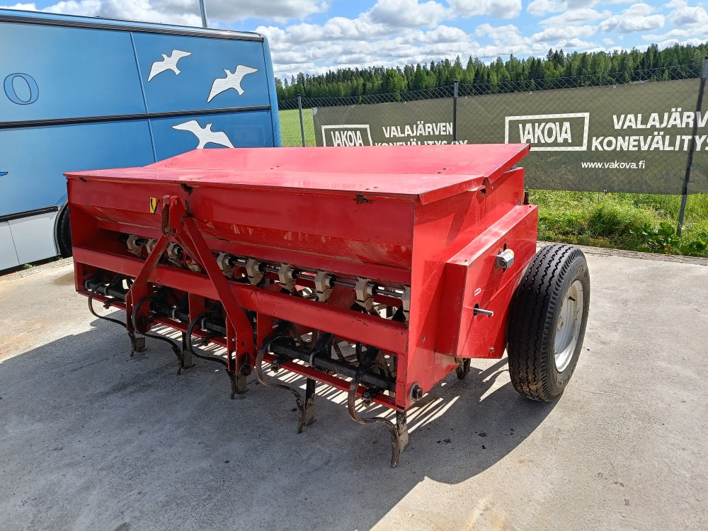 Simulta Junkkari 250cm kylvölannoitin - Semeadora combinada: foto 1 Simulta Junkkari 250cm kylvölannoitin - Semeadora combinada: foto 1