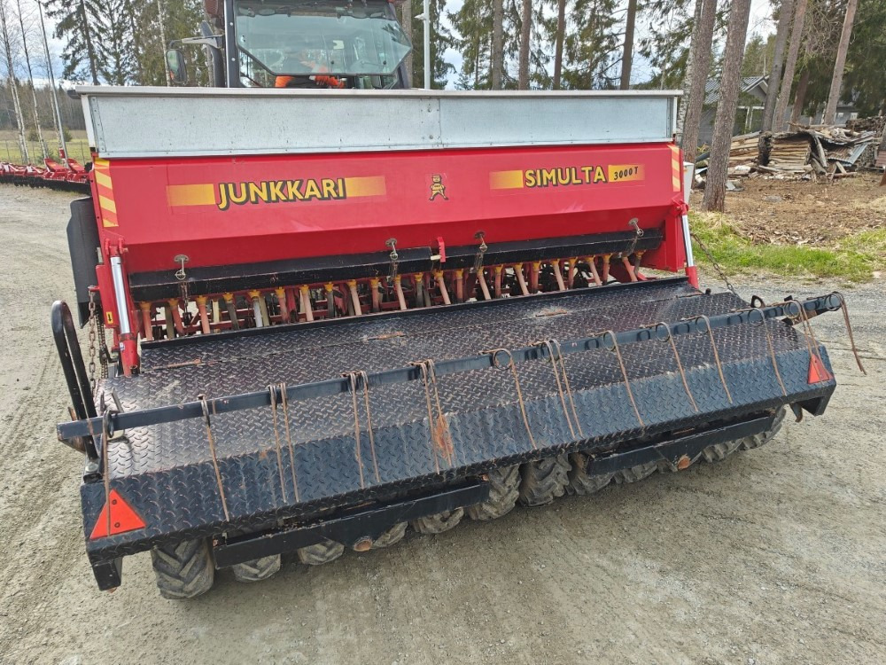 Simulta-Junkkari 3000T - takapyöräkone - kiekkovantaat takana - Semeadora combinada: foto 3 Simulta-Junkkari 3000T - takapyöräkone - kiekkovantaat takana - Semeadora combinada: foto 3