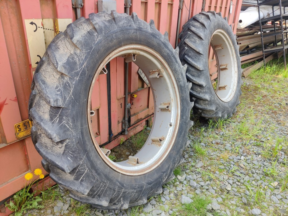 Traktorin renkaat 13.6x36 vannekehillä - Pneu por Trator: foto 2 Traktorin renkaat 13.6x36 vannekehillä - Pneu por Trator: foto 2