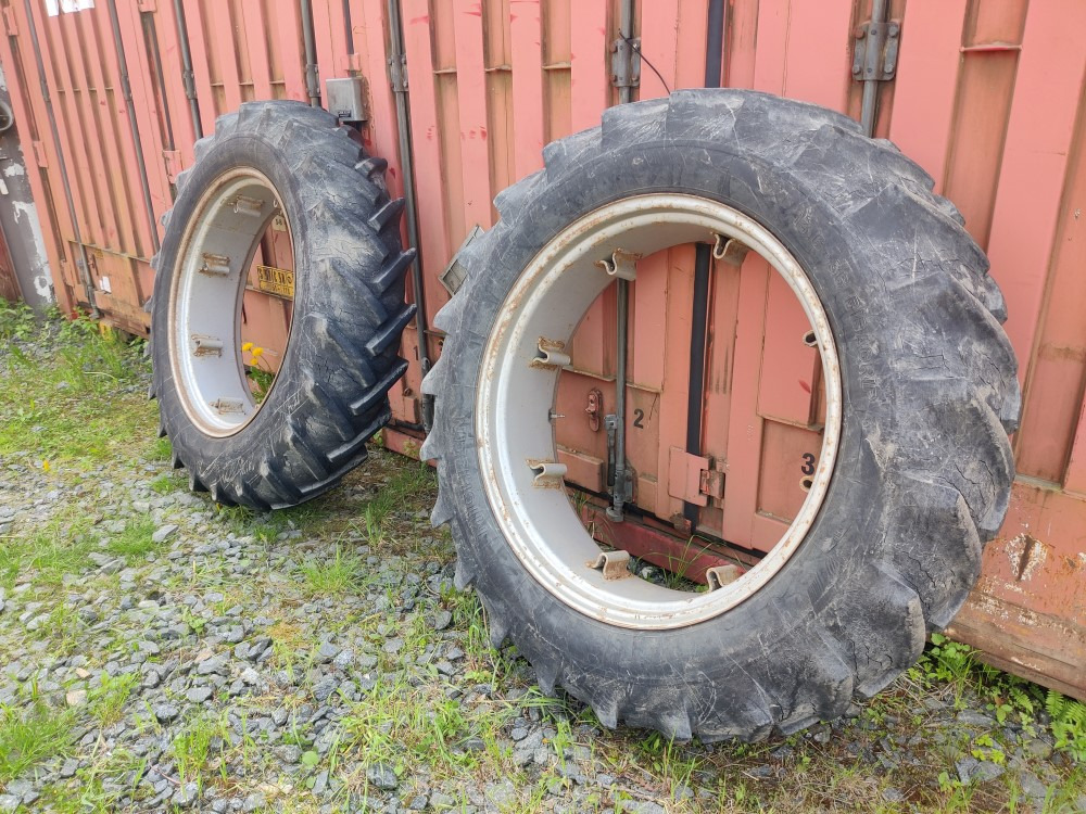 Traktorin renkaat 13.6x36 vannekehillä - Pneu por Trator: foto 4 Traktorin renkaat 13.6x36 vannekehillä - Pneu por Trator: foto 4