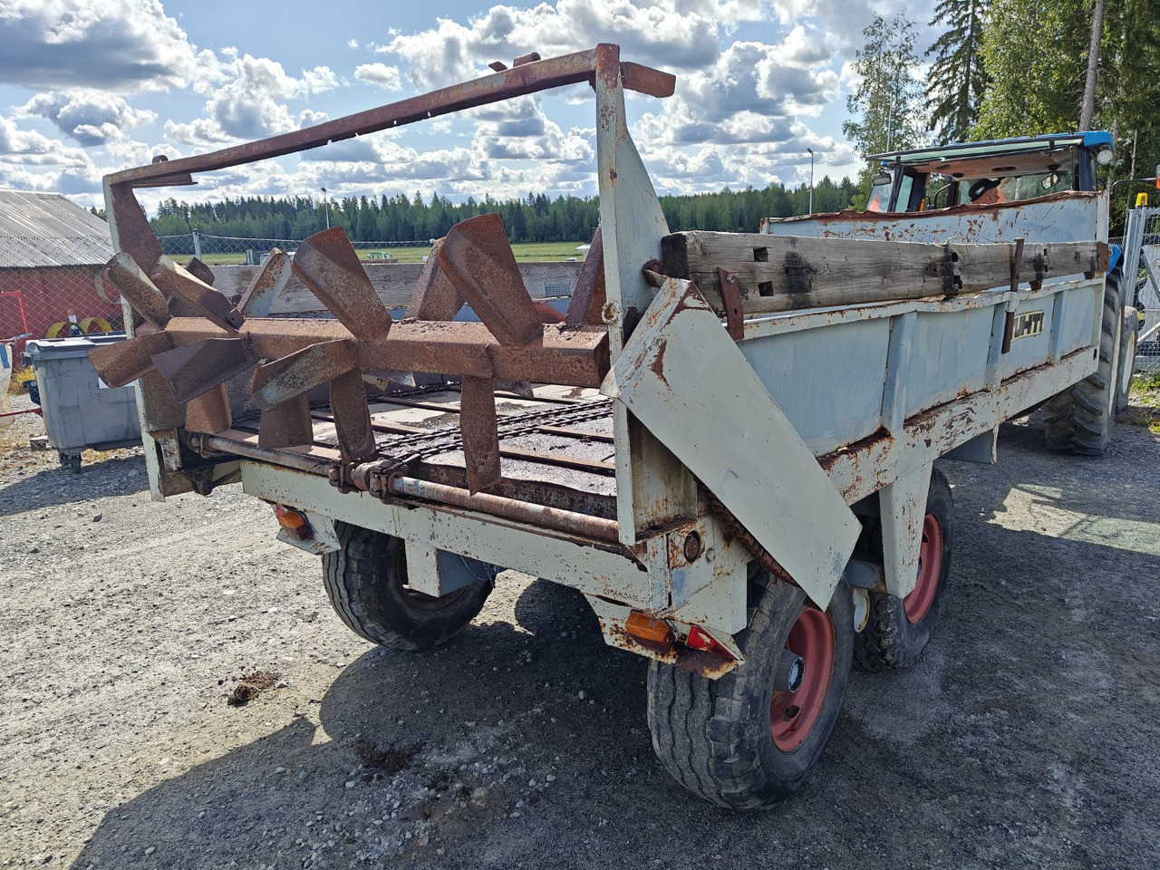 Tuhti yleisperävaunu - telikärry - 8000kg - Espalhador de estrume: foto 3 Tuhti yleisperävaunu - telikärry - 8000kg - Espalhador de estrume: foto 3