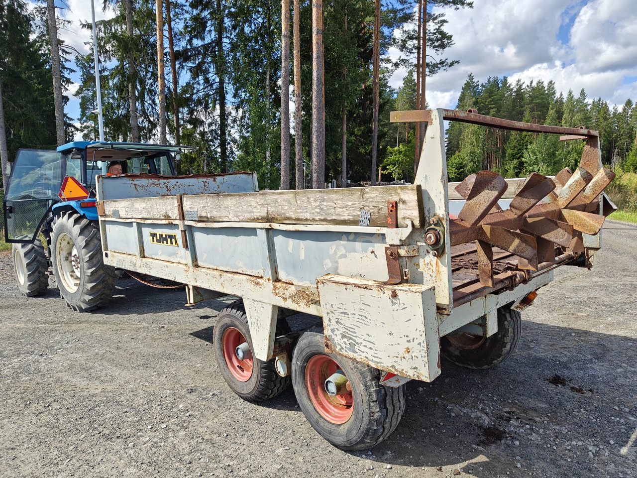 Tuhti yleisperävaunu - telikärry - 8000kg - Espalhador de estrume: foto 2 Tuhti yleisperävaunu - telikärry - 8000kg - Espalhador de estrume: foto 2