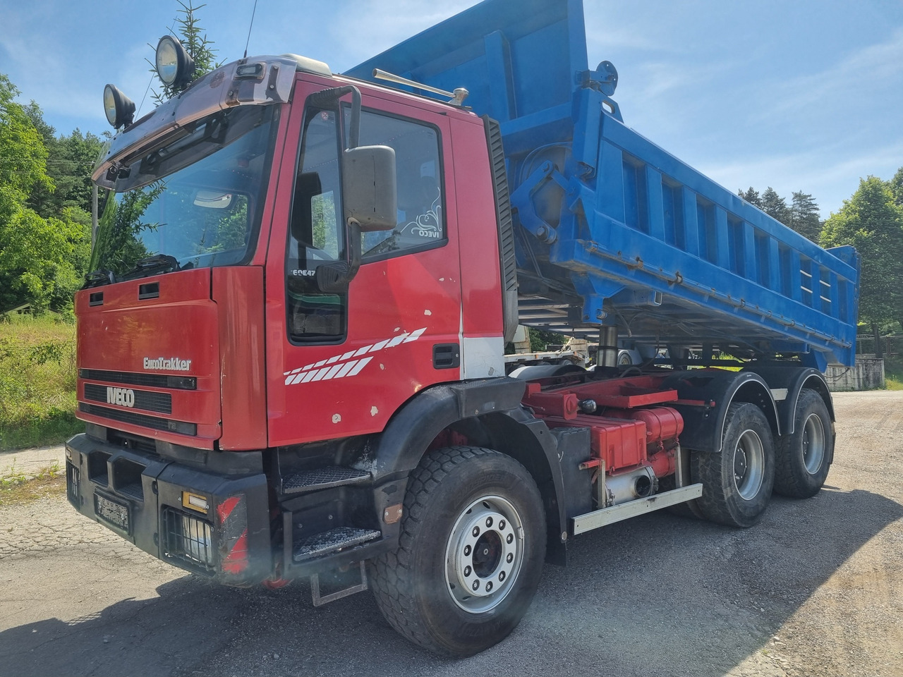 IVECO EUROTRAKKER MP260E47H 6x4 tipper RETARDER - Camião basculante: foto 1 IVECO EUROTRAKKER MP260E47H 6x4 tipper RETARDER - Camião basculante: foto 1