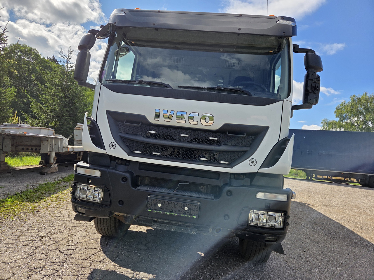 IVECO TRAKKER 500 8x4 EURO6 Bordmatik - Camião basculante: foto 2 IVECO TRAKKER 500 8x4 EURO6 Bordmatik - Camião basculante: foto 2