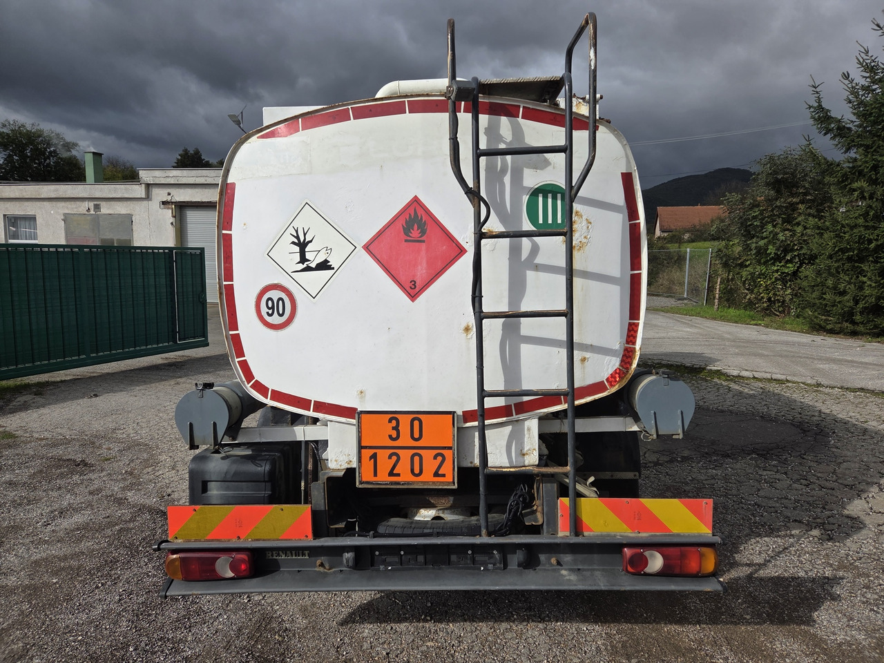 RENAULT MIDLUM 180.10 diesel tanker + dispensing + print - Caminhão tanque: foto 5 RENAULT MIDLUM 180.10 diesel tanker + dispensing + print - Caminhão tanque: foto 5