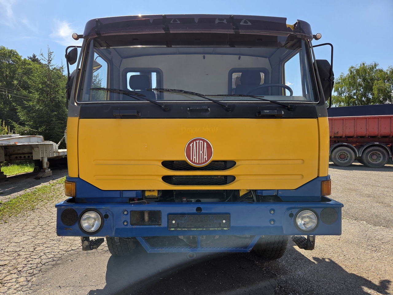 TATRA T815 260R11 6x6 + HIAB 250 - Camião de caixa aberta/ Plataforma, Camião grua: foto 4 TATRA T815 260R11 6x6 + HIAB 250 - Camião de caixa aberta/ Plataforma, Camião grua: foto 4