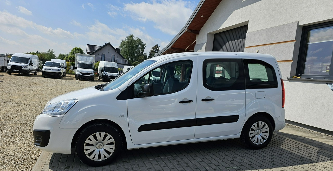 Citroen Berlingo II 5 -osobowy*29450 zł netto* - Automóvel: foto 4 Citroen Berlingo II 5 -osobowy*29450 zł netto* - Automóvel: foto 4