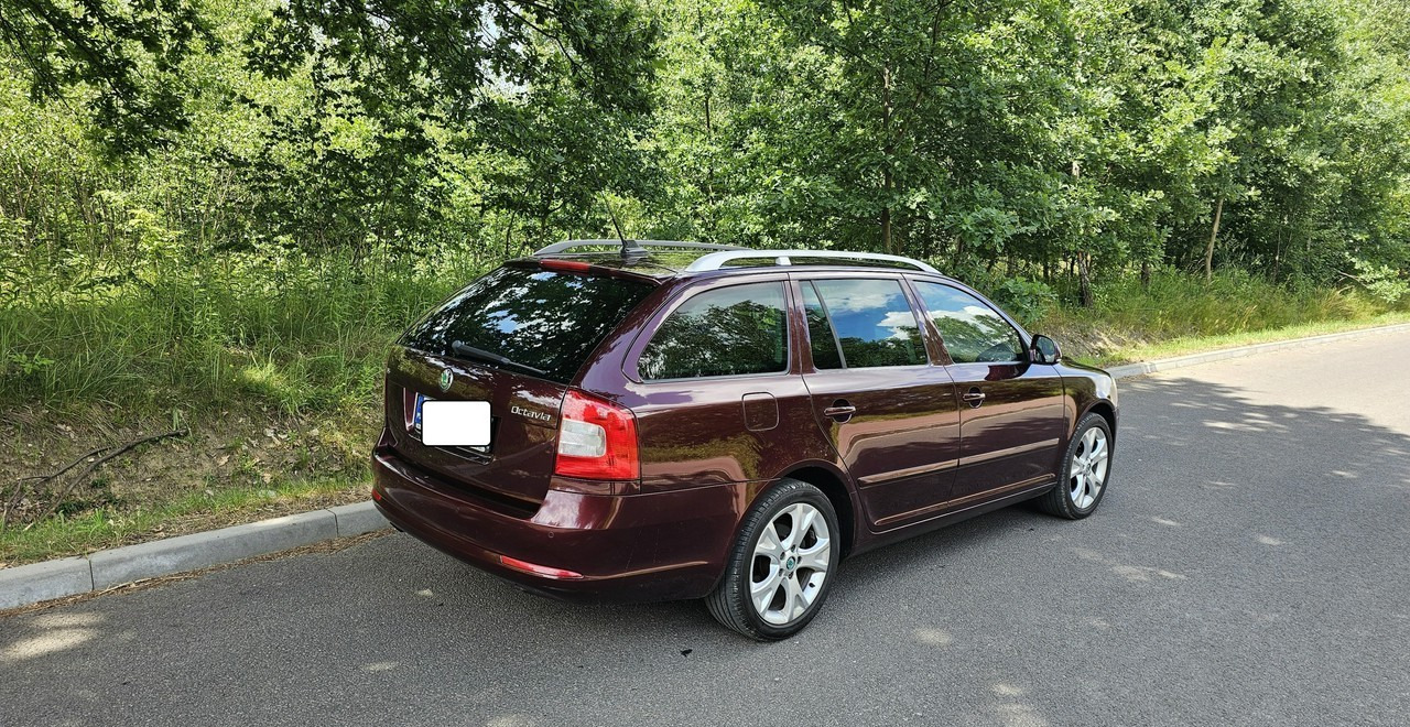 Skoda Octavia II bogate wyposażenie *niski przebieg*FV vat 23%* - Automóvel: foto 4 Skoda Octavia II bogate wyposażenie *niski przebieg*FV vat 23%* - Automóvel: foto 4