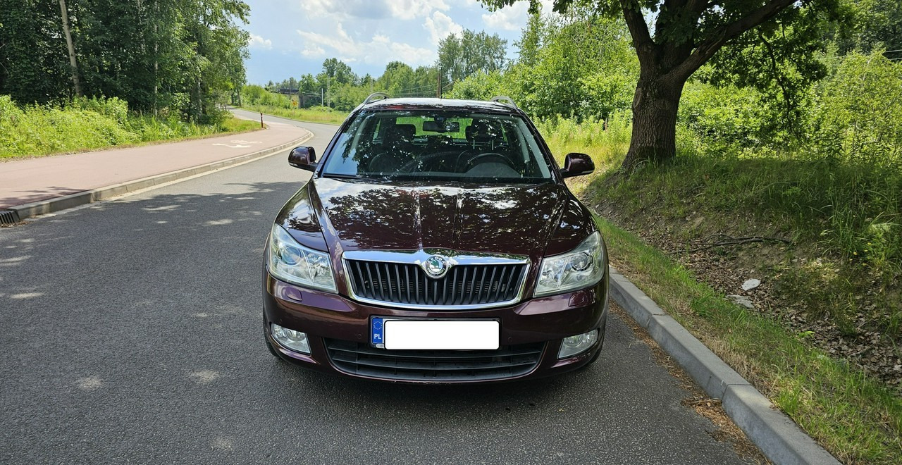 Skoda Octavia II bogate wyposażenie *niski przebieg*FV vat 23%* - Automóvel: foto 2 Skoda Octavia II bogate wyposażenie *niski przebieg*FV vat 23%* - Automóvel: foto 2