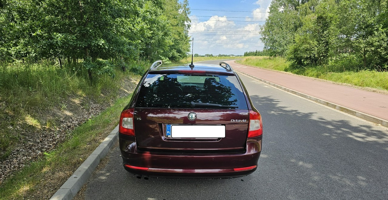 Skoda Octavia II bogate wyposażenie *niski przebieg*FV vat 23%* - Automóvel: foto 5 Skoda Octavia II bogate wyposażenie *niski przebieg*FV vat 23%* - Automóvel: foto 5