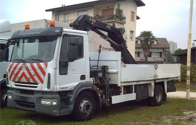 Iveco EUROCARGOeurocargo 160e25 - Camião de caixa aberta/ Plataforma, Camião grua: foto 1 Iveco EUROCARGOeurocargo 160e25 - Camião de caixa aberta/ Plataforma, Camião grua: foto 1