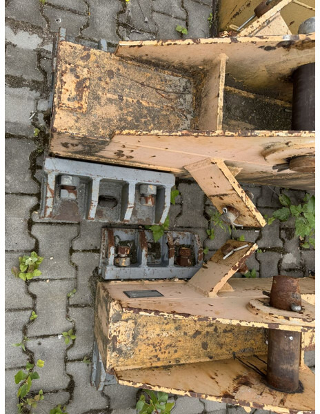 Liebherr 185/200HC Undercarriage 6x6 + 2x A block - Guindaste de torre: foto 2 Liebherr 185/200HC Undercarriage 6x6 + 2x A block - Guindaste de torre: foto 2