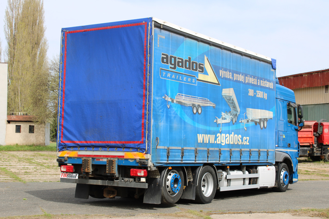 DAF XF 460 FAR - Camião de lona: foto 4 DAF XF 460 FAR - Camião de lona: foto 4