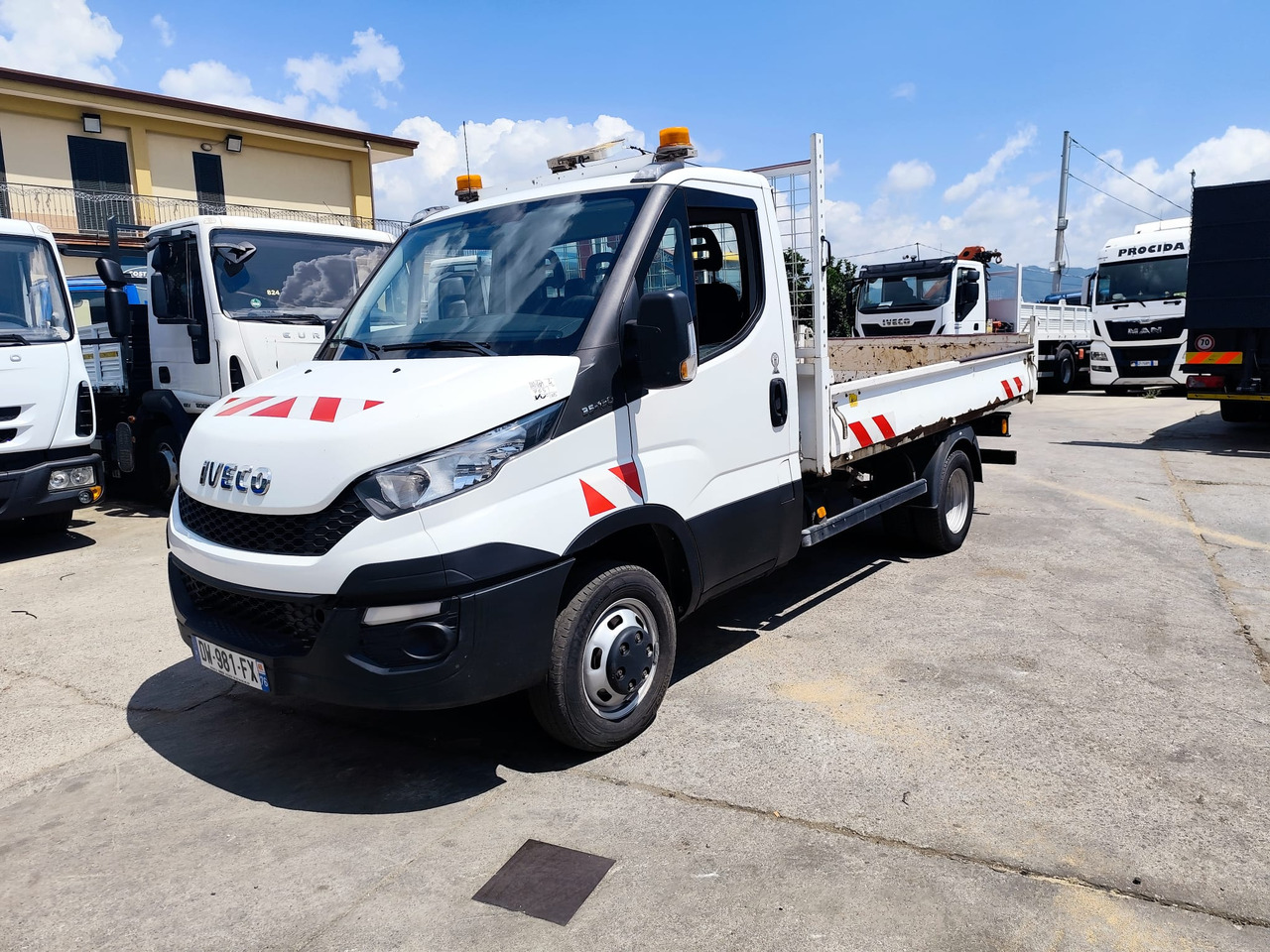 IVECO DAILY 35-130 - Carrinha basculante: foto 2 IVECO DAILY 35-130 - Carrinha basculante: foto 2