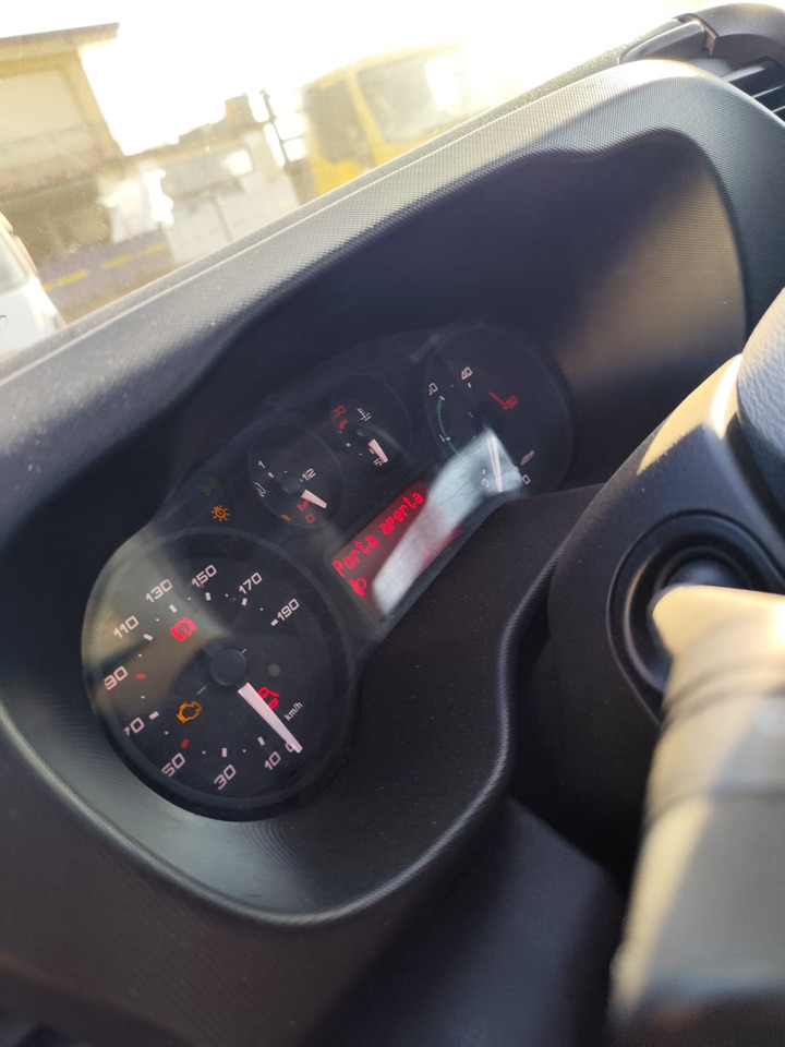 IVECO DAILY 35C15 - Camião grua, Carrinha basculante: foto 4 IVECO DAILY 35C15 - Camião grua, Carrinha basculante: foto 4