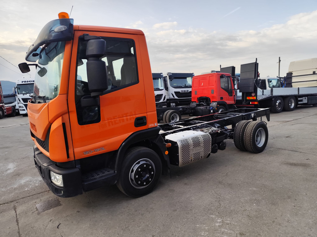 IVECO EUROCARGO 120-190L - Camião chassi: foto 4 IVECO EUROCARGO 120-190L - Camião chassi: foto 4