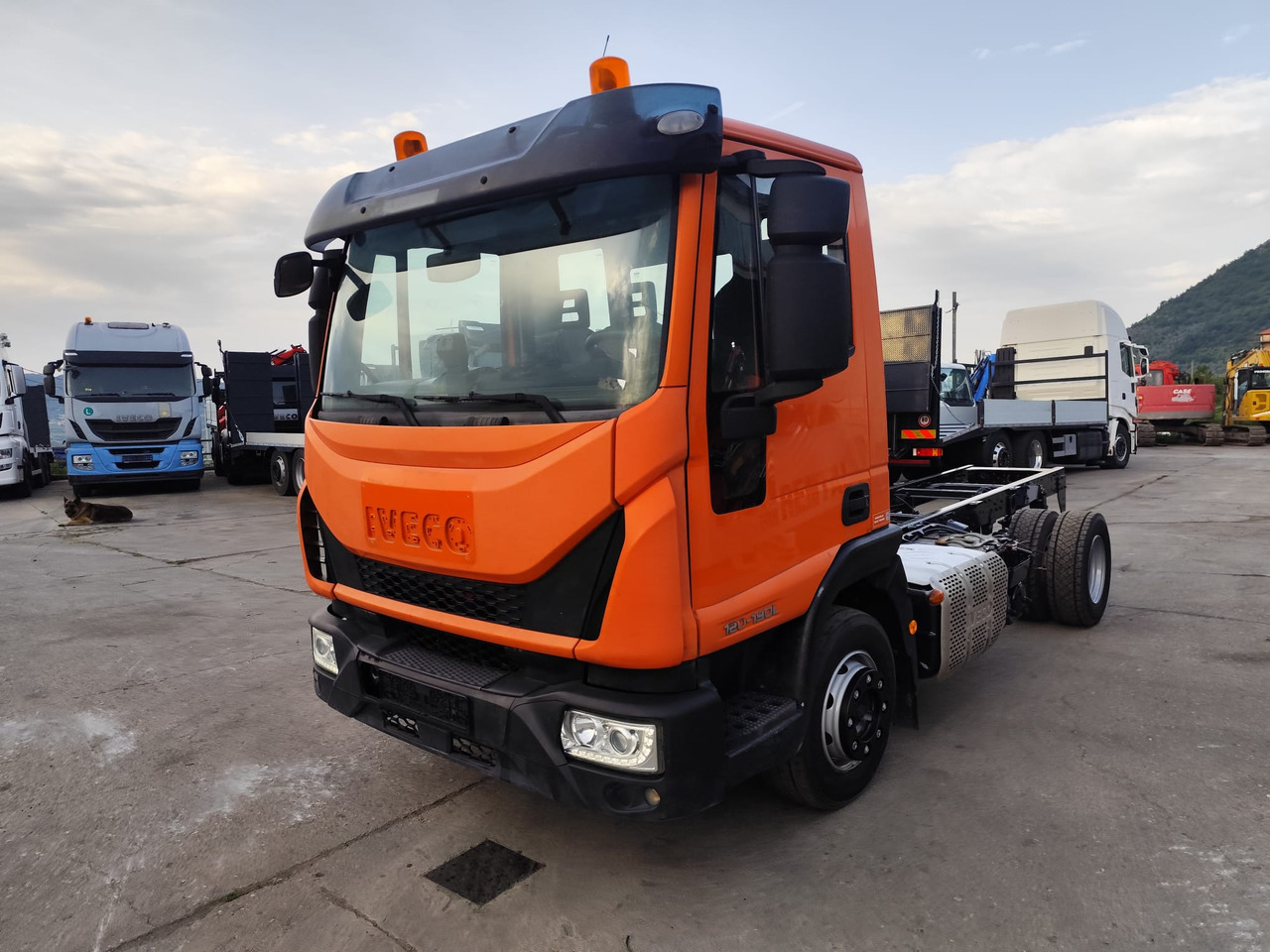 IVECO EUROCARGO 120-190L - Camião chassi: foto 1 IVECO EUROCARGO 120-190L - Camião chassi: foto 1