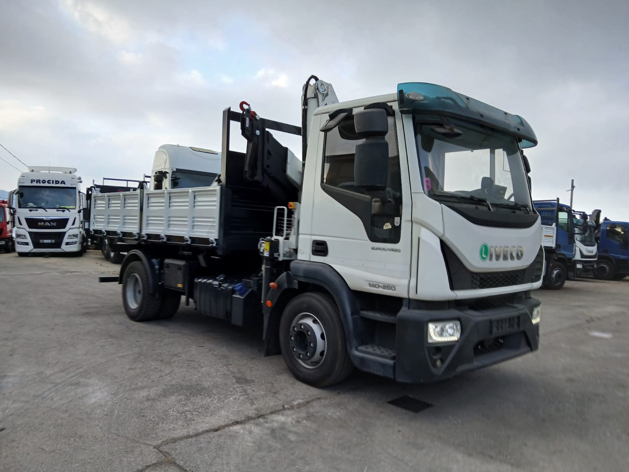 IVECO EUROCARGO 140-250 - Camião grua: foto 4 IVECO EUROCARGO 140-250 - Camião grua: foto 4