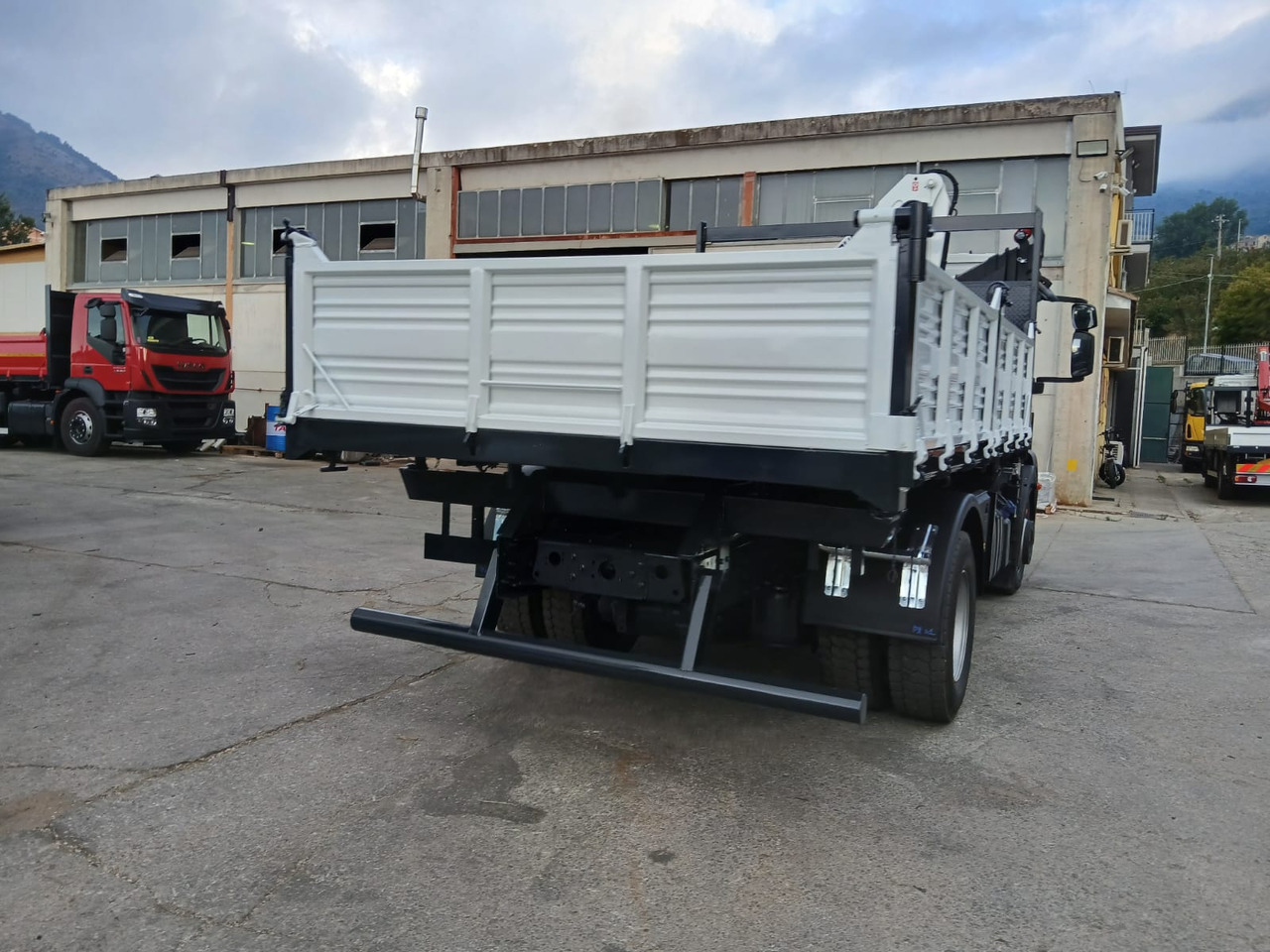 Camião grua, Camião basculante IVECO EUROCARGO 140-250: foto 8 Camião grua, Camião basculante IVECO EUROCARGO 140-250: foto 8