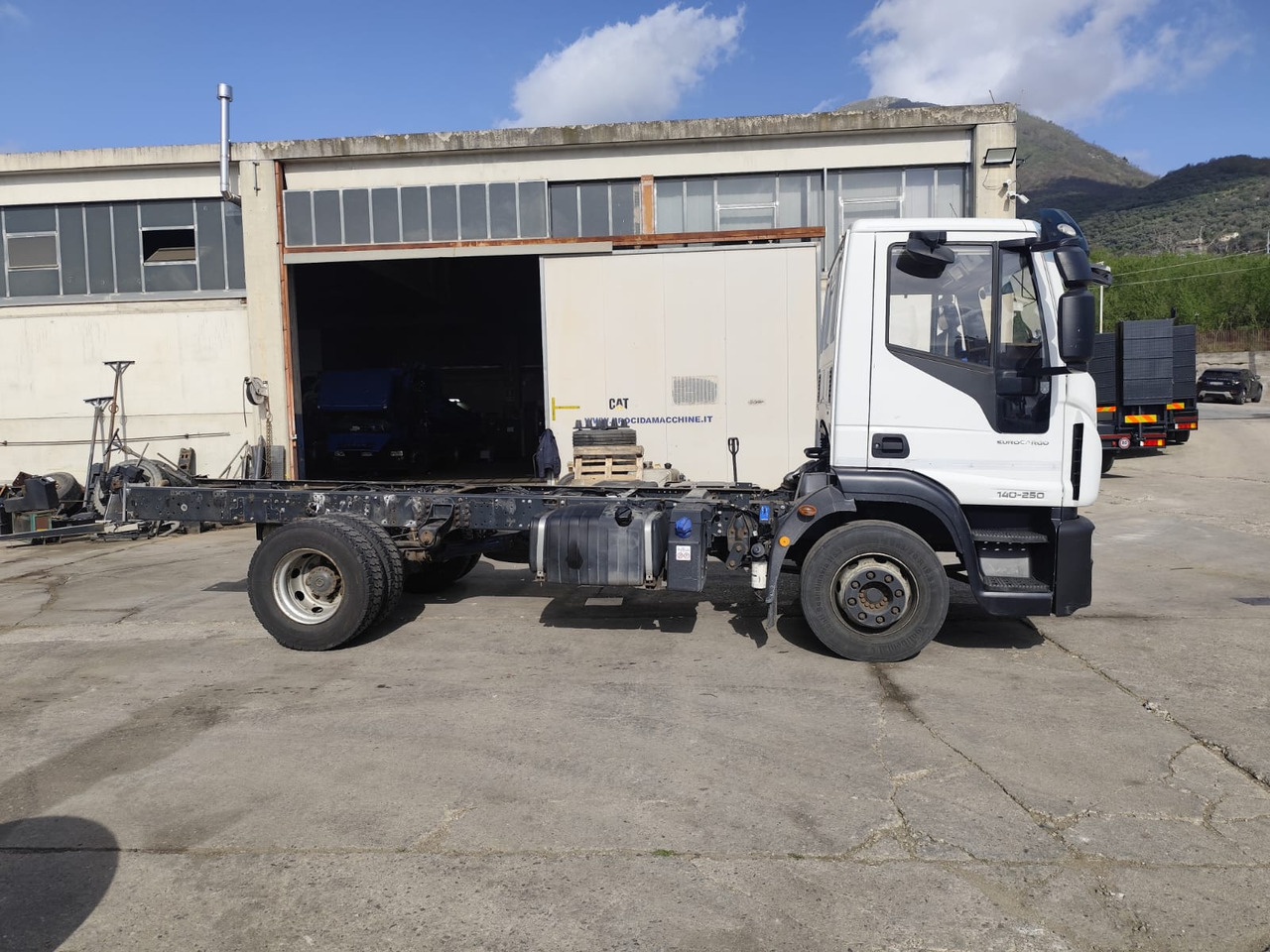 IVECO EUROCARGO 140-250 - Camião chassi: foto 4 IVECO EUROCARGO 140-250 - Camião chassi: foto 4