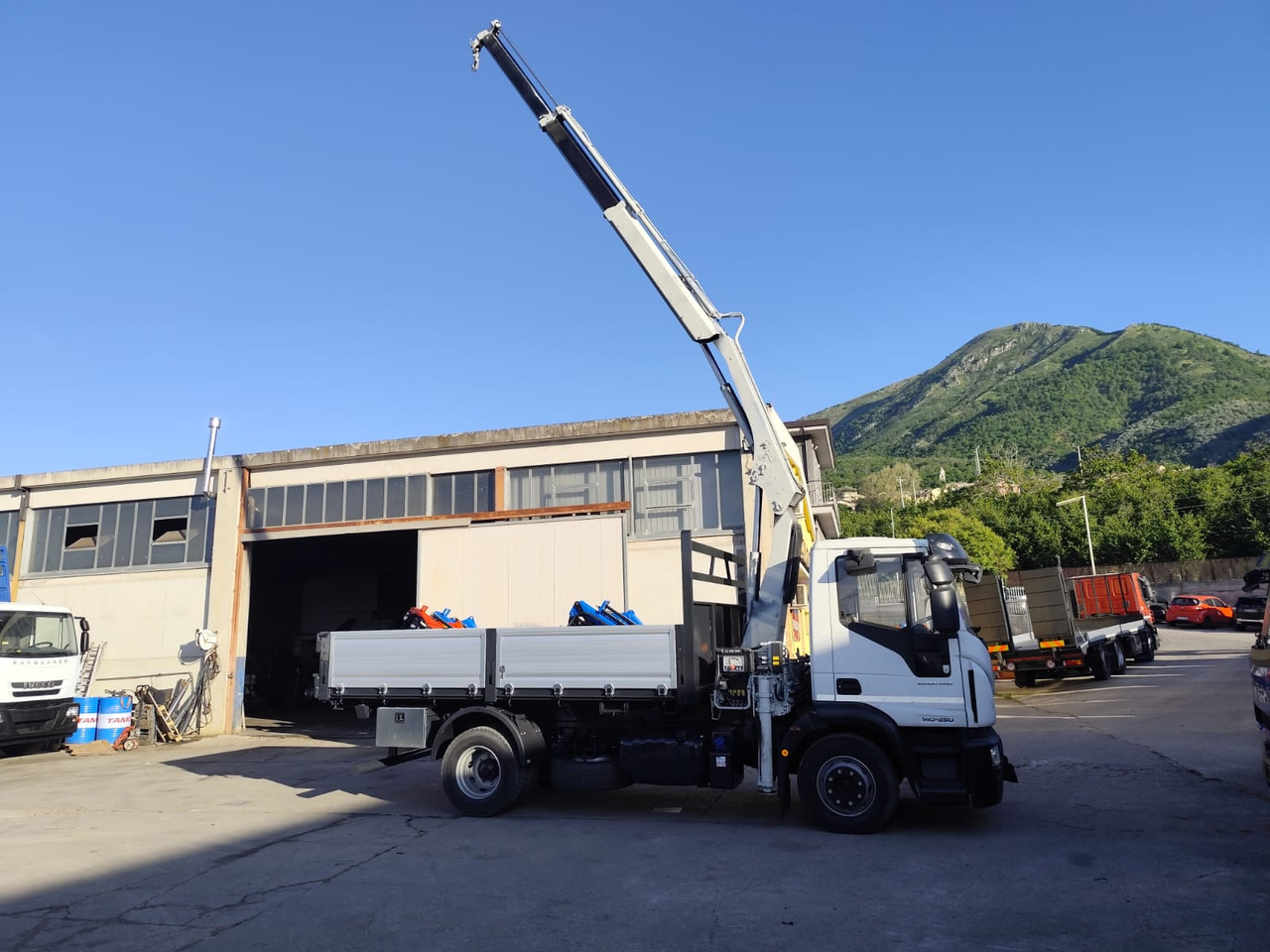 Camião basculante, Camião grua IVECO EUROCARGO 140-250: foto 41