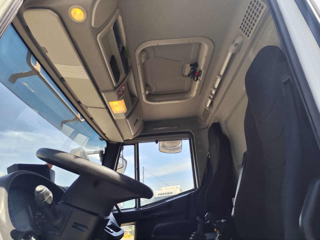Camião basculante, Camião grua IVECO EUROCARGO 140-250: foto 12