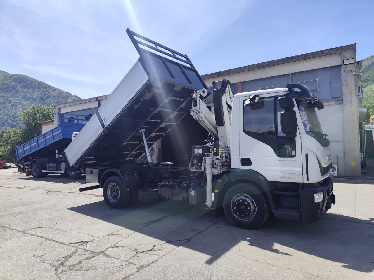 Camião basculante, Camião grua IVECO EUROCARGO 140-250: foto 30