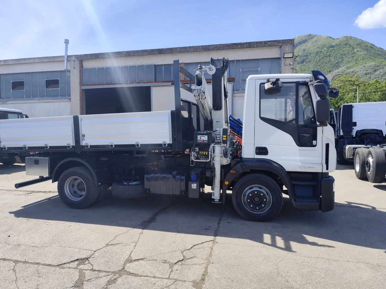 Camião basculante, Camião grua IVECO EUROCARGO 140-250: foto 16