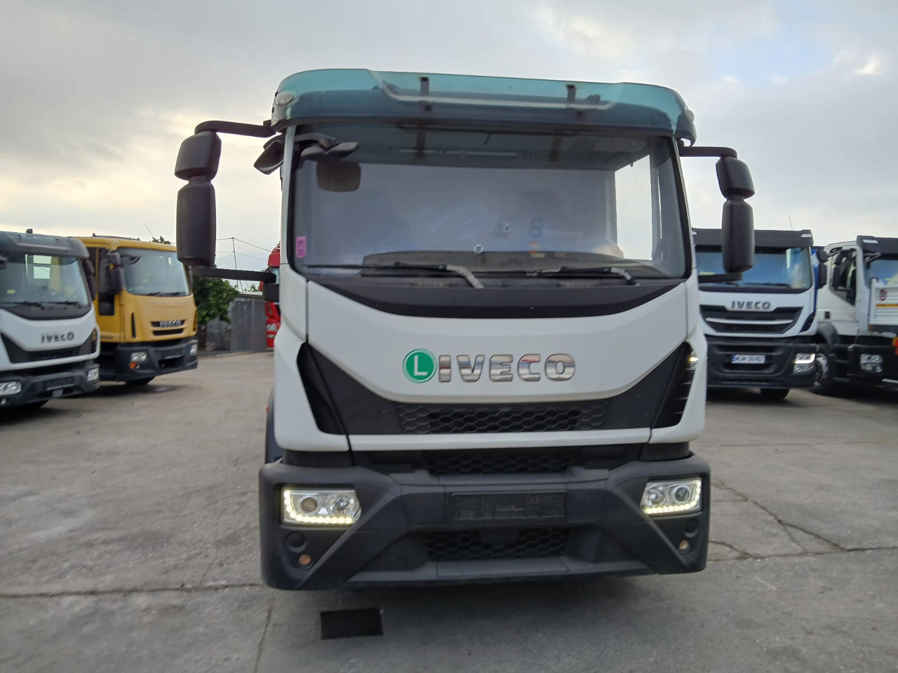 IVECO EUROCARGO 140-250 - Camião grua: foto 3 IVECO EUROCARGO 140-250 - Camião grua: foto 3