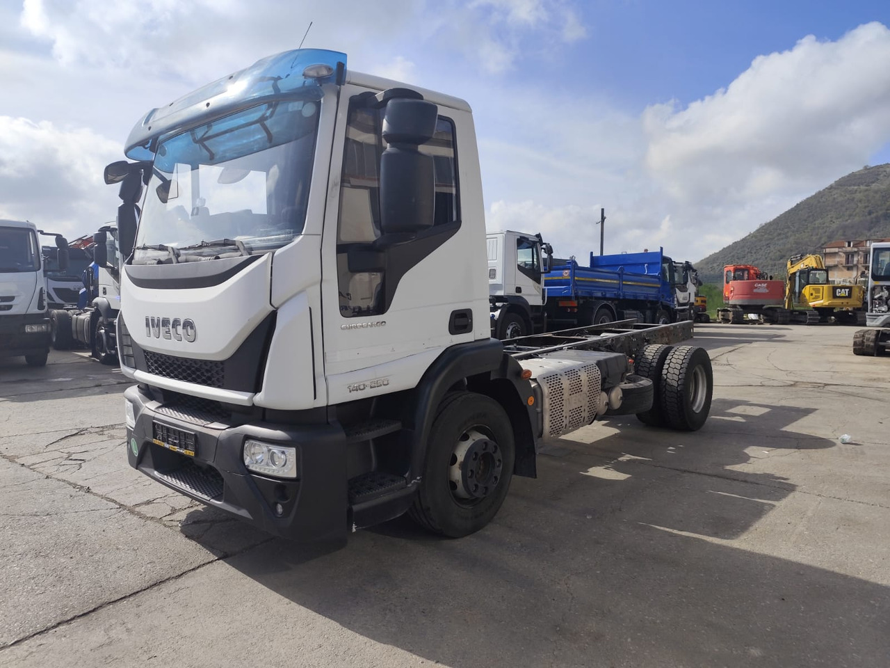 IVECO EUROCARGO 140-250 - Camião chassi: foto 1 IVECO EUROCARGO 140-250 - Camião chassi: foto 1