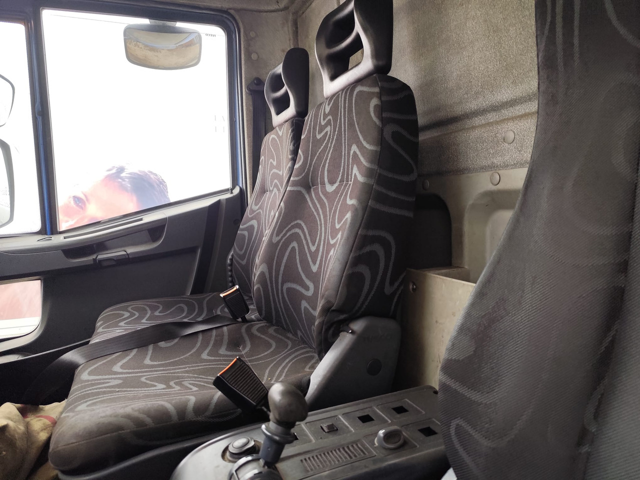 IVECO EUROCARGO 140E25 - Camião basculante: foto 4 IVECO EUROCARGO 140E25 - Camião basculante: foto 4